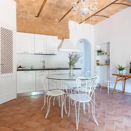Aruna House - Toscana Onehh 아파트 포마이아